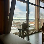 Dom wakacyjny Converted Barn With Sea View Over Oslo Fjord